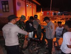 Babinsa Bersama Bhabinkamtibmas Patroli Wilayah dan Komsos Dengan Remaja Desa