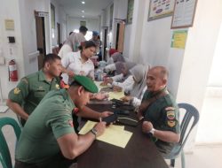 Dalam Rangka HUT Bhayangkara Ke- 78, Anggota Koramil 16/Tapung Dukung Kegiatan Donor Darah di UPT Puskesmas Petapahan