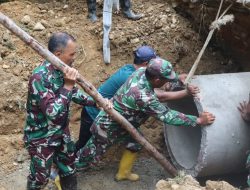 Aksi Tanggap Satgas TMMD Ke -121 Perbaiki Gorong- Gorong dan Jalan Longsor di Desa Domo