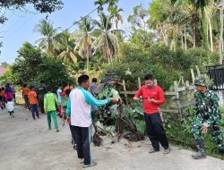 Harmoni Gotong- Royong Tim Satgas TMMD dan Masyarakat Bersatu Bersihkan Lingkungan