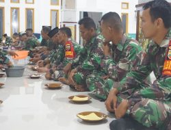 Warga Desa Tanjung Belit Selatan Jamu Tim Satgas TMMD Makan Malam Bersama