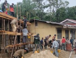 Bersama Warga, Satgas TMMD ke-121 Kodim 0313/KPR Lakukan Pengecoran Teras Mushola Al-Hidayah