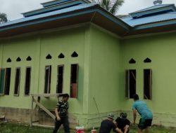 Hampir Rampung, Satgas TMMD Kebut Pengecatan Mushola Al-Hidayah