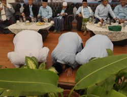 Dapat Dukungan Ulama, Supian Suri – Chandra Rahmansyah Lakukan Sujud Syukur 