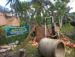 Babinsa Koramil 04/Pkl Kuras Melaksanakan Karya Bakti Pembangunan MCK Warga Binaan