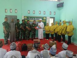 Pimpin Kegiatan Jumat Berkah, Danramil 03/Bunut Kapten Inf Muhammad Yusuf Dan Ibu Persit KCK Ranting 4 Koramil 03/Bunut Bagikan Sembako
