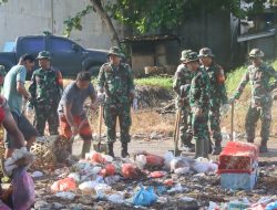 Program Karya Bakti TNI, Kodim 0313/KPR Bersihkan Pasar Baru Pelalawan Tunjukkan Kepedulian TNI untuk Lingkungan Bersih dan Sehat