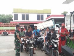 Himbau Utamakan Keselamatan Kerja, Babinsa Komsos Dengan Petugas SPBU