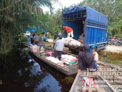 Wakil Bupati Kampar Salurkan Bantuan Kepada Warga Terdampak Banjir di Desa Buluh Cina