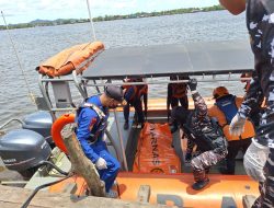 TNI AL Sigap Evakuasi Mayat Terapung di Perairan Pulau Cempedak