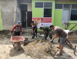 Bakti Nyata TNI di Kampung Pancasila, Babinsa Koramil 15/Kk Bersama Warga Gotong Royong