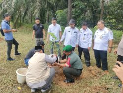 Wakili Danramil, Serma Fauzi Warman Hadiri Kegiatan Penanaman Bibit Pohon Buah Program Polda Riau