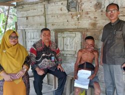 Camat Ahmad Bagab Jenguk Warga Derita Tumor Ganas Didesa Bandur Picak