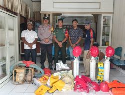 Cek Alat Penanggulangan Karhutlah Bhabinkamtibmas Bersama Babinsa