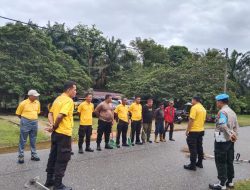 HUT Bhayangkara Ke-79, Kapolsek XIII Koto Kampar Goro Bersihkan Areal Komplek Candi Muara Takus