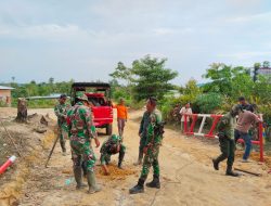Cegah Perambahan Hutan, Babinsa Koramil 03/Bunut Bersama Tim Gabungan Satgas (PKH) Pasang Portal di TNTN