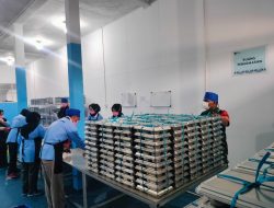 Babinsa Koptu Sisin Dampingi Kegiatan Makan Sehat Bergizi Oleh SPPG di XIII Koto Kampar