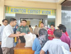 Wandan Ramil 01/Bkn Dampingi Wail Bupati Kampar Memantau Penyaluran Beras Dari Bulog Untuk Masyarakat