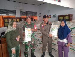 Babinsa Koramil 11/ TBS Monitor Penyaluran Bantuan Pangan Beras Dikecamatan Tambusai Utara