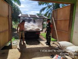 Danramil Tambusai Perintahkan Babinsa Pantau Pendistribusian Pupuk Kepada Petani