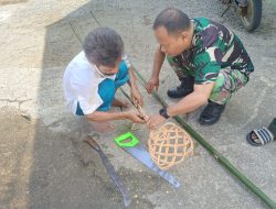 Membuat Alat “Geprek”, Inovasi Kodim 0313/KPR Dalam Memadamkan Api Kebakaran Hutan dan Lahan
