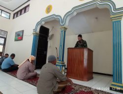 Prajurit Kodim 0313/KPR Jadi Khotib Jumat di Desa Tambusai Timur Kabupaten Rokan Hulu