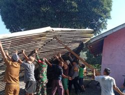 Angin Puting Beliung Terbangkan Atap Rumah Warga di Kabupaten Rokan Hulu Riau