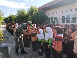 Babinsa Koramil 01/Bkn Ciptakan Disiplin Sejak Dini dan Berikan Materi PBB kepada Murid SD