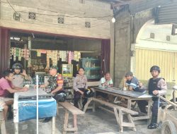 Pantau Kondusifitas Wilayah, Babinsa Bersama Bhabinkamtibmas Tambusai Lakukan Patroli