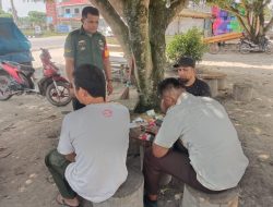 Babinsa Koramil 14 Kepenuhan Komsos Dengan Mitra Karib, Babinsa Jalin Kedekatan dan Silaturahmi