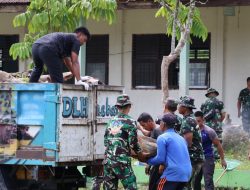 Kodim 0313/KPR Gelar Bakti Teritorial Prima Bersihkan Lingkungan Sekolah Sambut HUT Ke-80 TNI