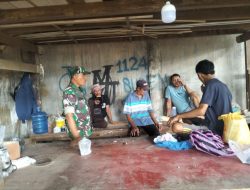 Babinsa Eratkan Silaturahmi Bersama Warga Untuk Tetap Jaga Keamanan Desa