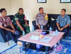 Melaksanakan Komsos, Babinsa Koramil 02 Rambah Bersama Bhabinkamtibmas Temui Warga