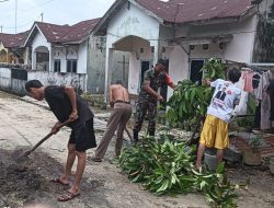 Babinsa Bersama Warga Laksanakan Gotong- Royong