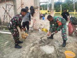 Babinsa Hadir Sebagai Sahabat Rakyat, Bantu Warga Bangun Rumah