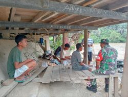 Babinsa Ingatkan Warga Desa Rokan Koto Ruang Agar Tidak Buang Sampah ke Sungai