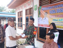 Babinsa Koramil 10 Kunto Darussalam Kodim 0313/KPR Pantau Penyaluran BLT- DD