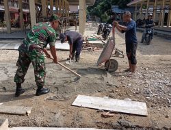 Peduli Kebersihan, Babinsa Koramil 07/Kampar Bersama Masyarakat Lakukan Pembersihan Pasar