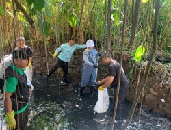 Yeti Wulandari Nyebur Bersihkan Sampah, Ajak Warga Depok Tanamkan Budaya Bersih