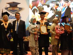 URINDO Cetak Magister Unggul: Jennudin Torehkan Prestasi Sebagai Mahasiswa Terbaik Administrasi Bisnis