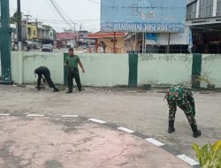 Ciptakan Suasana Kerja Nyaman, Personel Koramil 07/Kampar Bersihkan Pangkalan