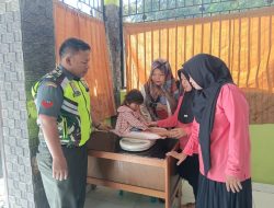 Dukung Program Kesehatan Balita, Babinsa 16/Tapung Dampingi Pelaksanaan Posyandu
