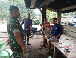 Tingkatkan Kewaspadaan Karhutla, Babinsa Koramil 16/Tapung Tingkatkan Patroli dan Sosialisasi