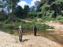 Babinsa Koramil 01/BKN Survei Lokasi Pembangunan Jembatan Didesa Merangin