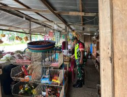 Babinsa Turun Ke Pasar Tradisional Cek Harga Sembako Yang ada Diwarung Didesa Binaan