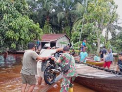 Serma Samsul Wahidin Terjun Langsung Bantu Warga Terdampak Banjir