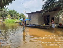 Hujan Deras Picu Luapan Sungai Tapung Kanan, Babinsa Koto Garo Imbau Warga Waspada