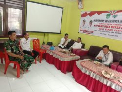 Babinsa Koramil 14/Kepenuhan Komsos Bersama Perangkat Desa Pekan Tebih