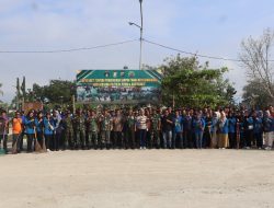 Sinergi TNI, Polri dan Pemda Bersihkan Taman Kota Bangkinang Demi Lingkungan Sehat