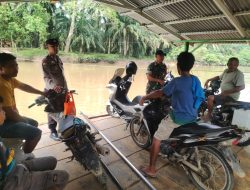 Meningkatnya Curah Hujan, Babinsa deb Bhabinkamtibmas Pantau Debit Air Sungai Batang Sosah